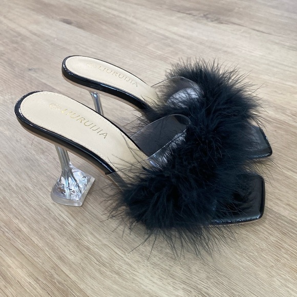 NEW Women’s Black Feathered Heels - Picture 1 of 4
